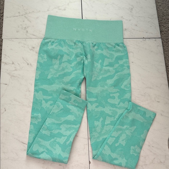 NVGTN Pants - NVGTN Camo Seamless Leggings in Mint - size small